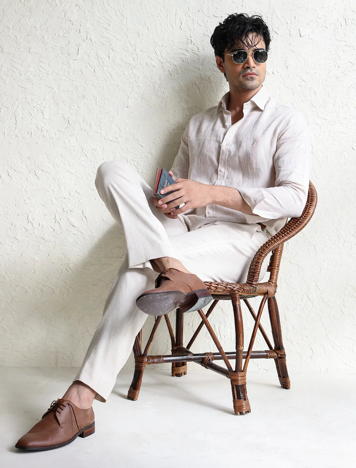 BREEZY LINEN SHIRT FEATURING CLASSIC COLLAR