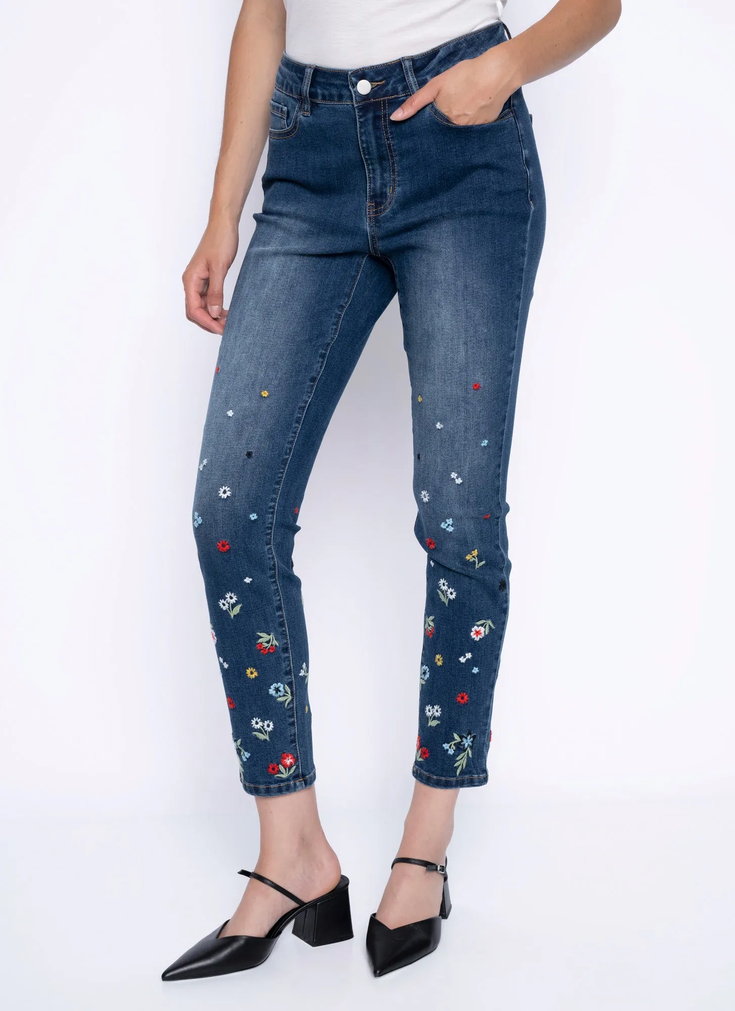 Flower Embroidered Ankle-Length Jeans